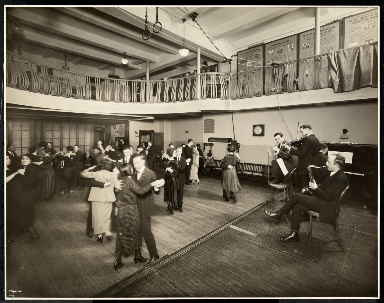 Miesięczny taniec w New York Association for the Blind, 111 East 59th Street, Nowy Jork, 1926 (srebrny odbitka żelatynowa) autorstwa Byron Company