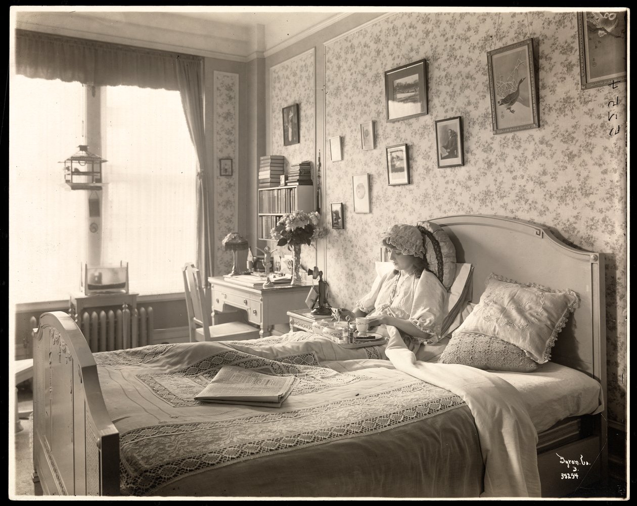 Portret Loli Fisher, ok. 1915 (srebrny odbitka żelatynowa) autorstwa Byron Company