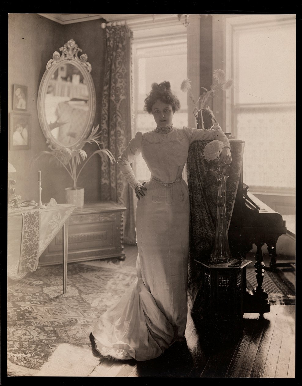 Portret pani Elliott lub jej krewnej, 1902 (srebrny odbitka żelatynowa) autorstwa Byron Company
