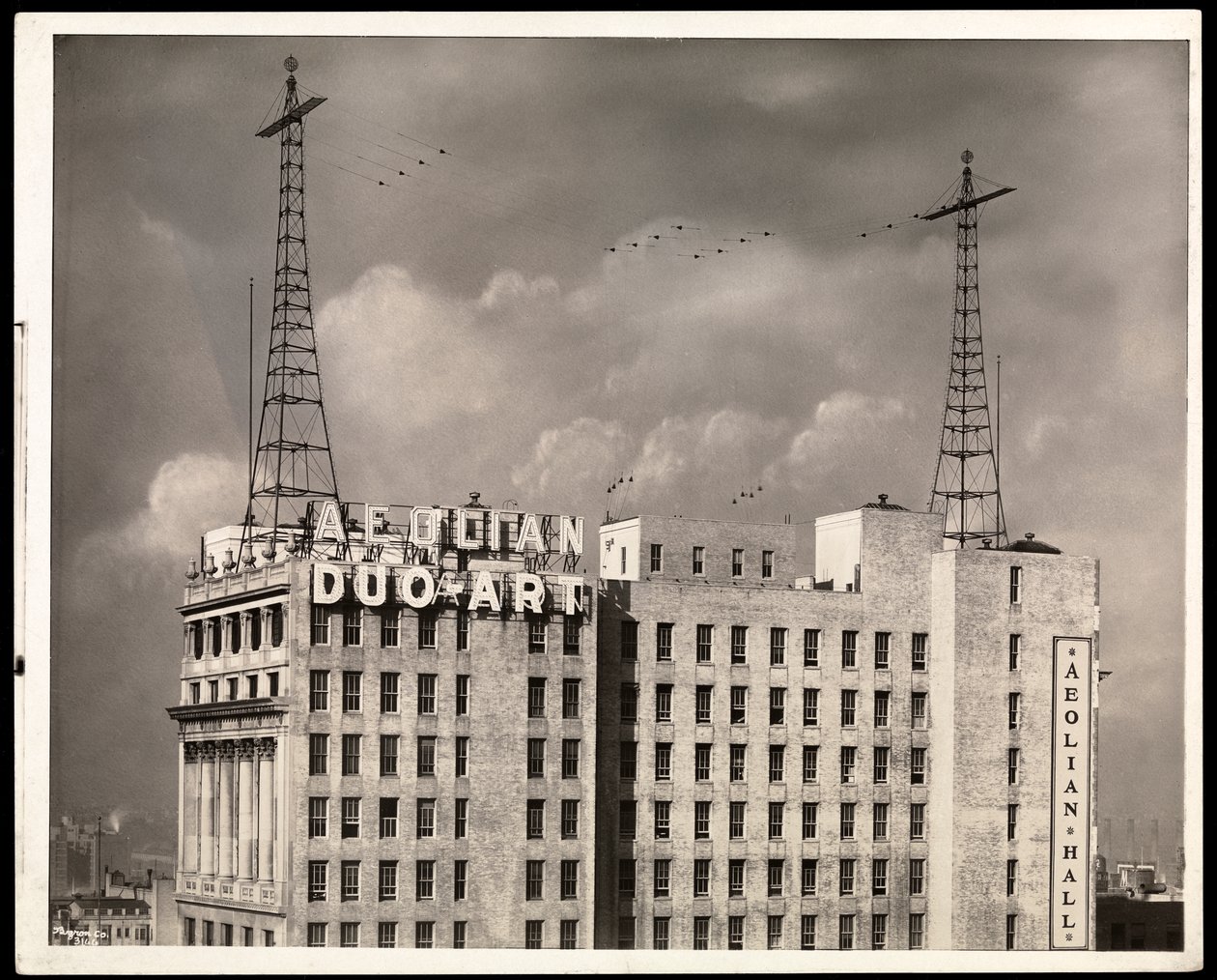 The Aeolian Building, 29 West 42nd Street, Nowy Jork, 1923 (srebrny odbitka żelatynowa) autorstwa Byron Company