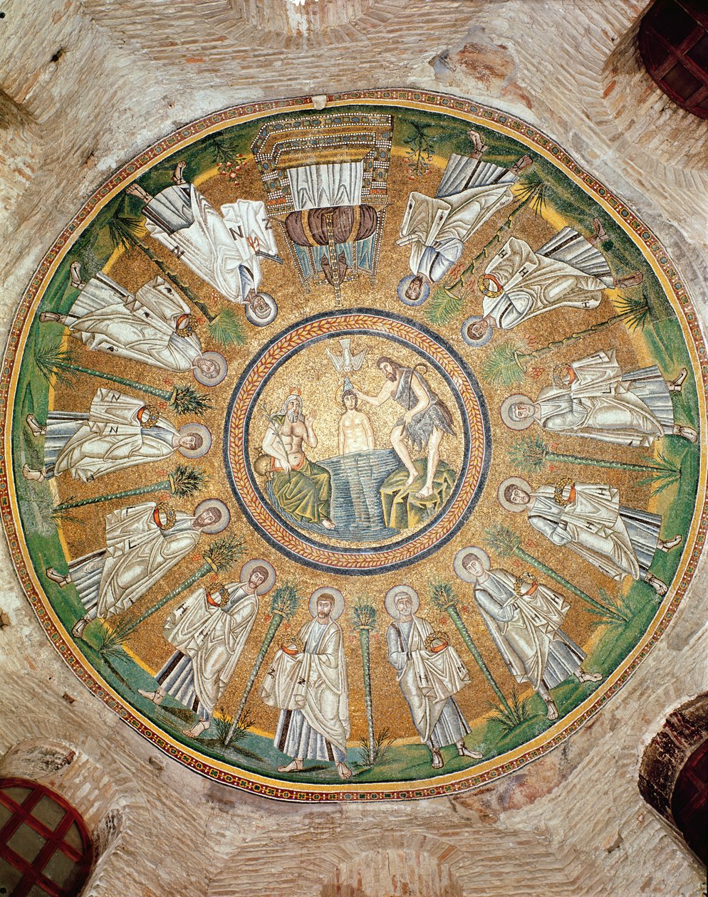 Chrzest Chrystusa w otoczeniu dwunastu apostołów noszących korony (mozaika) autorstwa Byzantine School