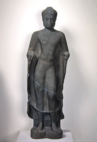 Budda z Vat Romlok, Angkor Borei (piaskowiec) autorstwa Cambodian School