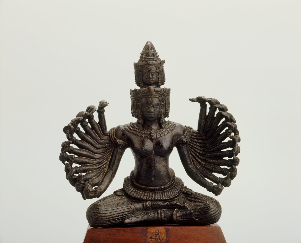 Prajnaparamita (brąz) autorstwa Cambodian School