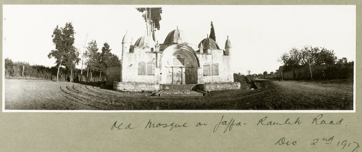 Stary meczet przy Ramleh Road, Jaffa, 2 grudnia 1917 r. autorstwa Capt. Arthur Rhodes
