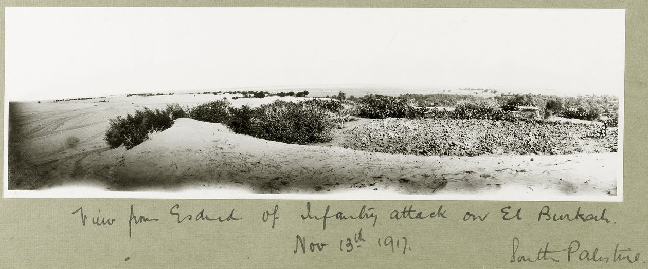 Widok z Esdudu na atak piechoty na El Burkah, 13 listopada 1917 r. autorstwa Capt. Arthur Rhodes