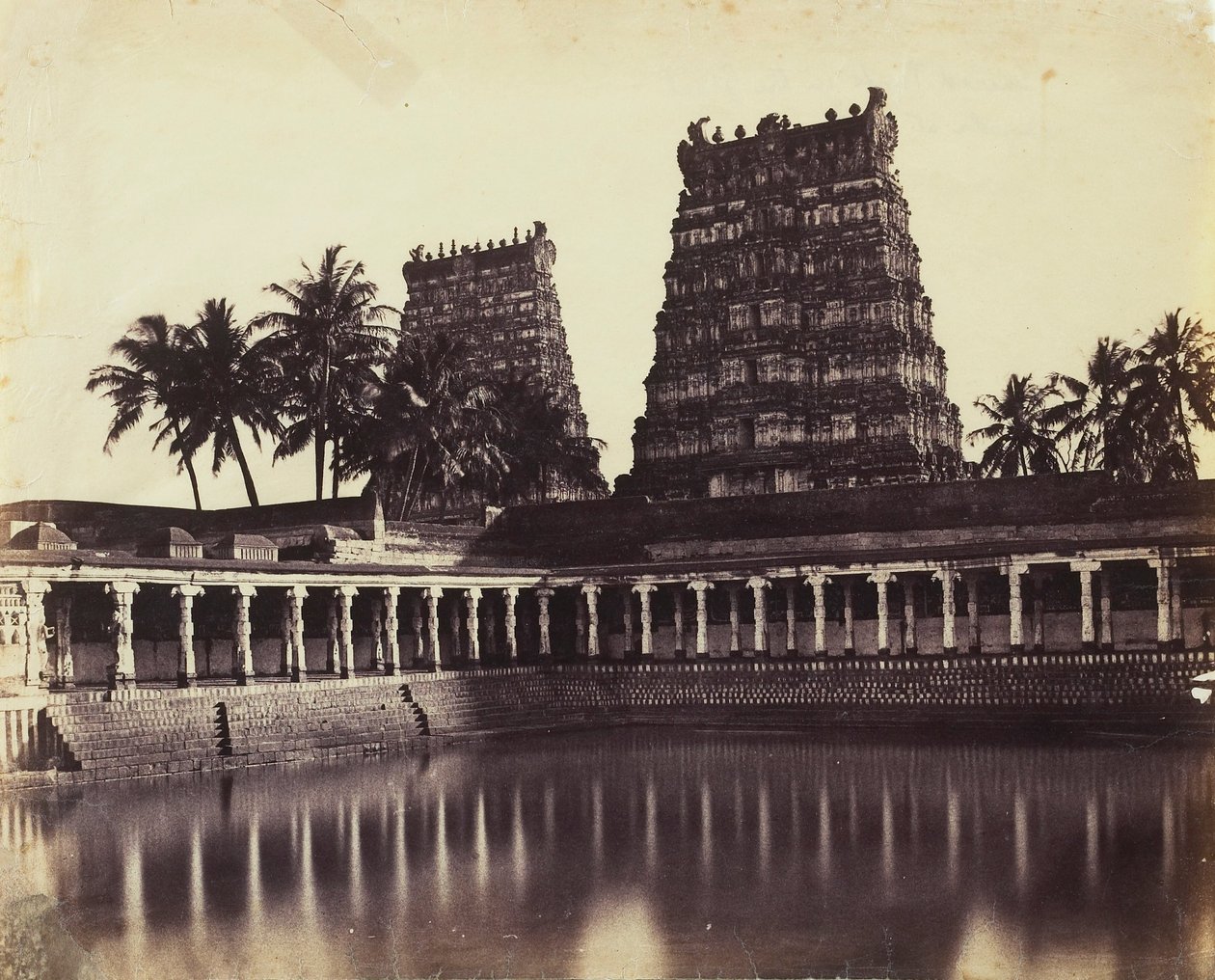 Madura. Wielka Pagoda, Mootoo Alaghur i East Gopurum z Tank autorstwa Linnaeus Tripe