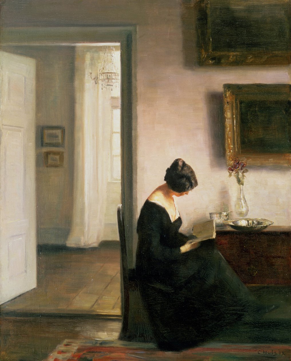 Kobieta czytająca we wnętrzu autorstwa Carl Holsoe