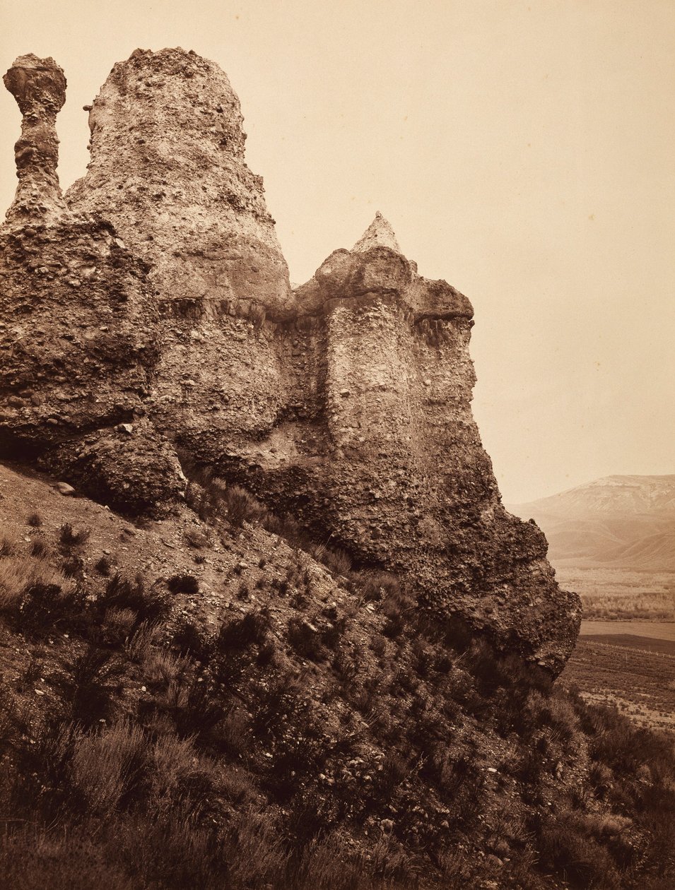 Skała Czarownic, w pobliżu Echo City, Utah autorstwa Carleton E. Watkins