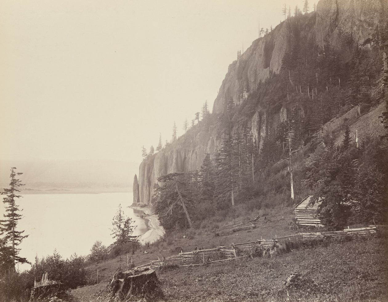 Przylądek Horn, rzeka Columbia, 1867 r. (zdjęcie) autorstwa Carleton Emmons Watkins