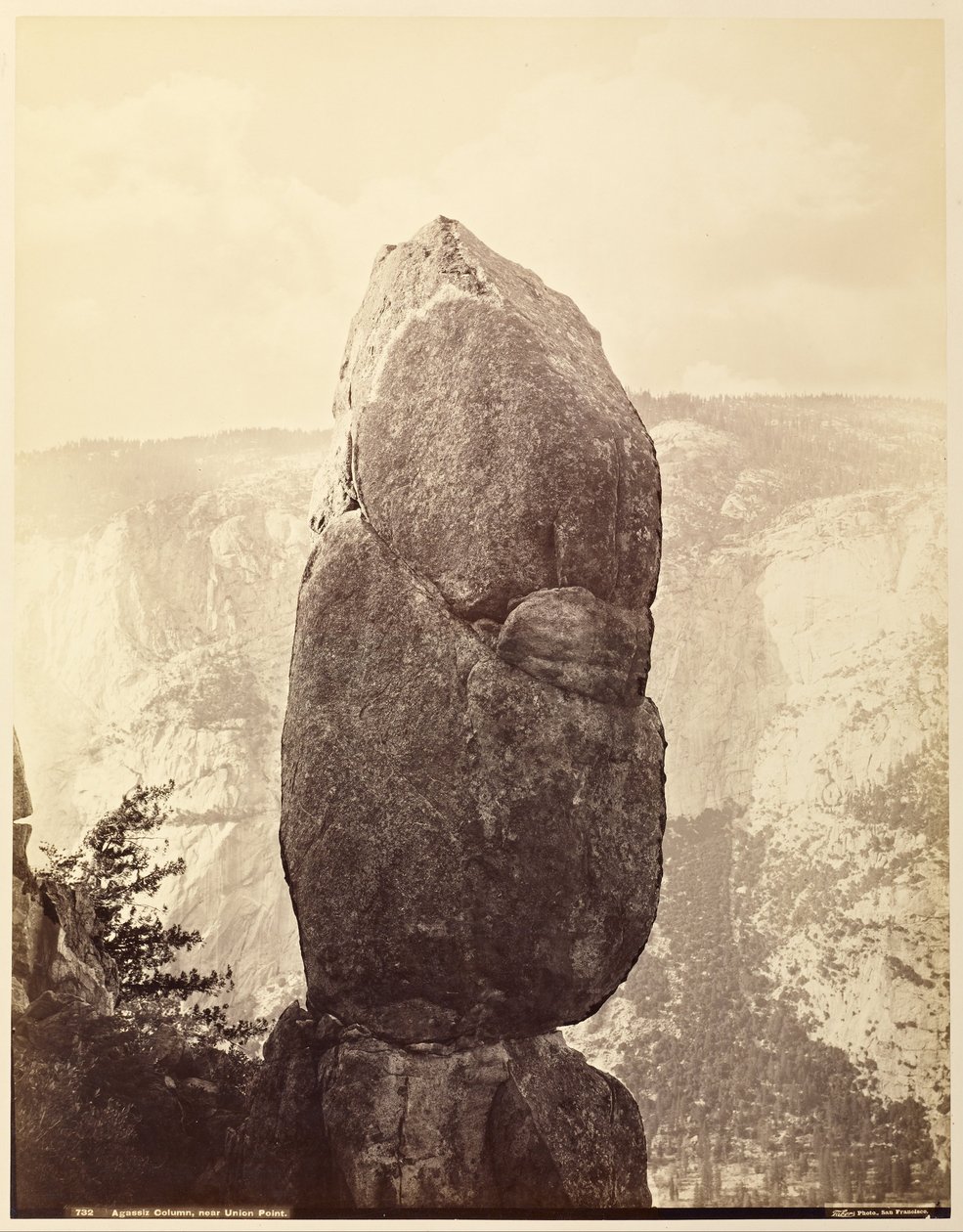 Kolumna Agassiza, niedaleko Union Point autorstwa Carleton Watkins