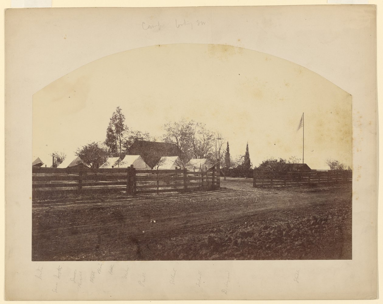 Obóz patrząc na SW autorstwa Carleton Watkins