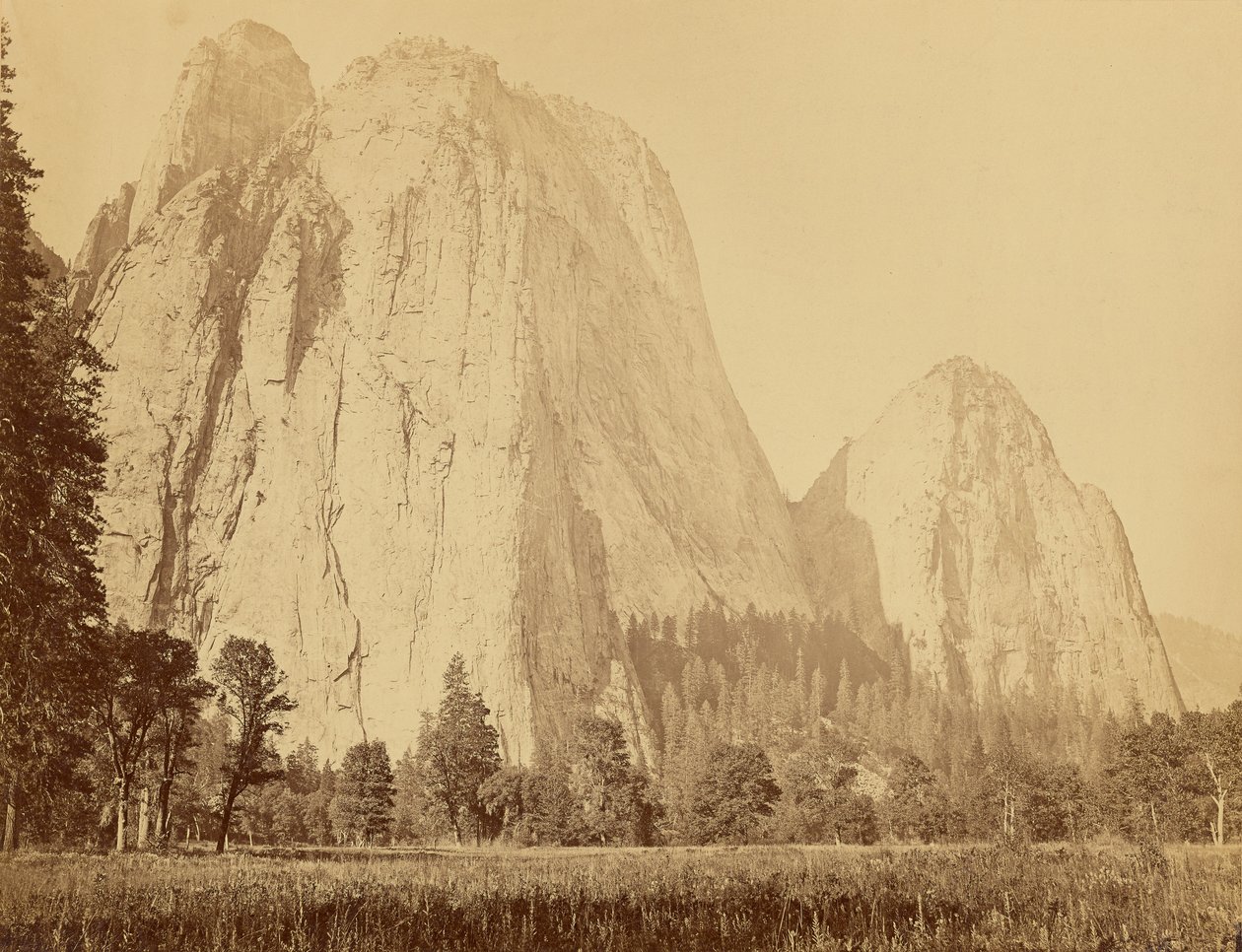 [Cathedral Rocks, wysokość 2600 stóp]. autorstwa Carleton Watkins