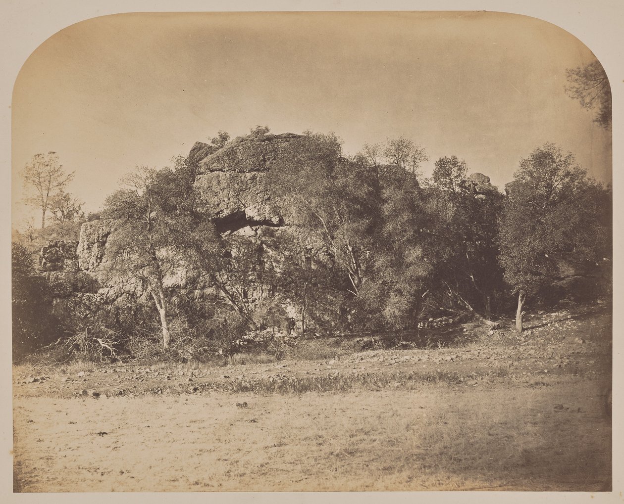 [Tower Rock - Zachód] autorstwa Carleton Watkins