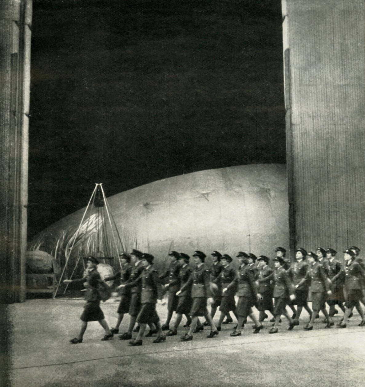 W Centrum Balonowym, ok. 1943. autorstwa Cecil Beaton