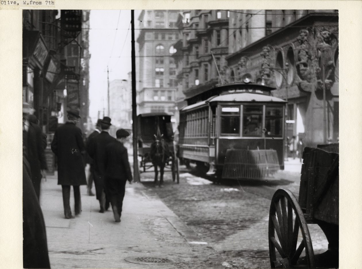 Ulica Oliwna patrząca na zachód od 6th Street autorstwa Charles Clement Holt