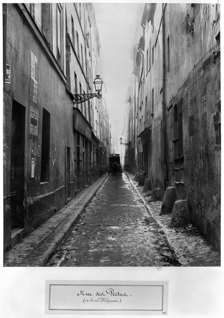 Rue des Vertus, od rue Phelippeaux, Paryż, 1858-78 autorstwa Charles Marville