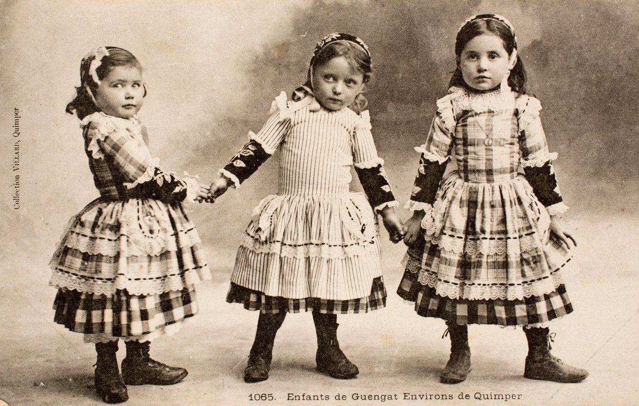 Stara pocztówka/Dzieci z Guengat/Finistere/Bretania/Francja autorstwa Augustus Kollner
