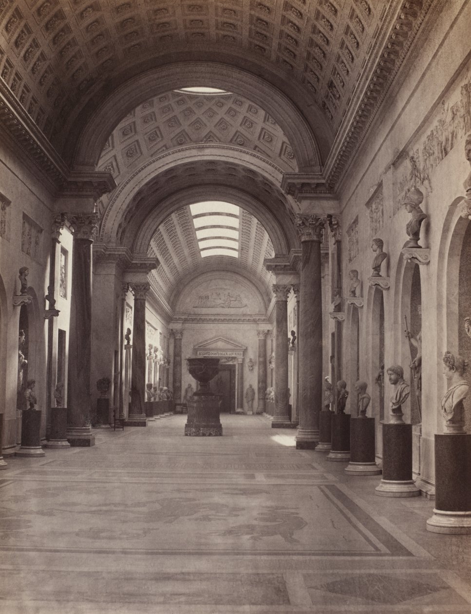 Watykan: Galerie Nuovo Braccio, c. 1860. autorstwa Charles Soulier