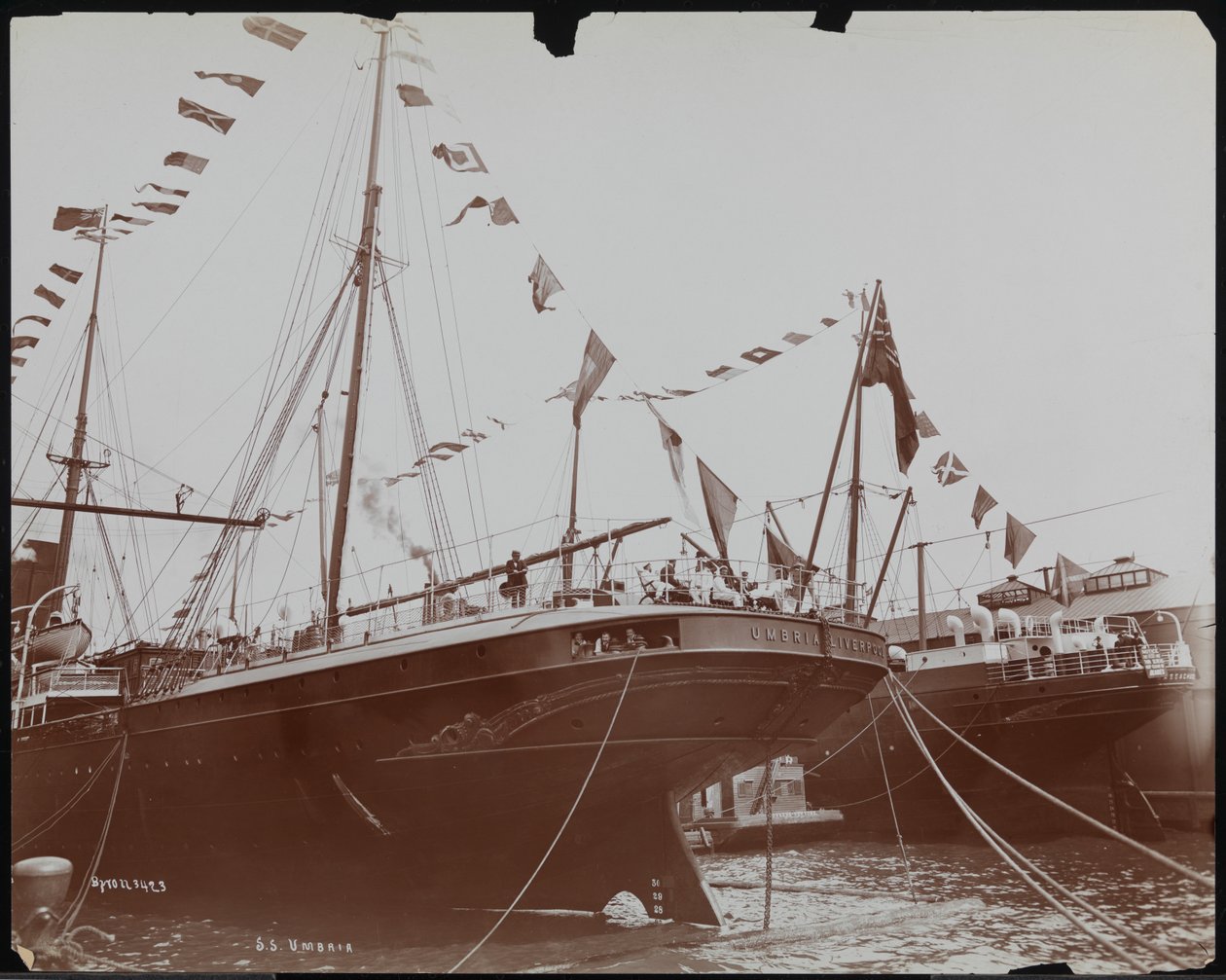 SS „Umbria” w doku, ok. 1897 (zdjęcie czarno-białe) autorstwa Company Byron