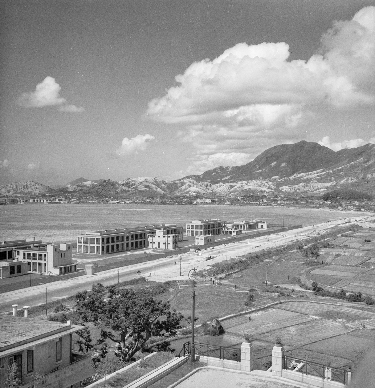 Lotnisko Kai Tak, Hongkong autorstwa David Watkin Waters