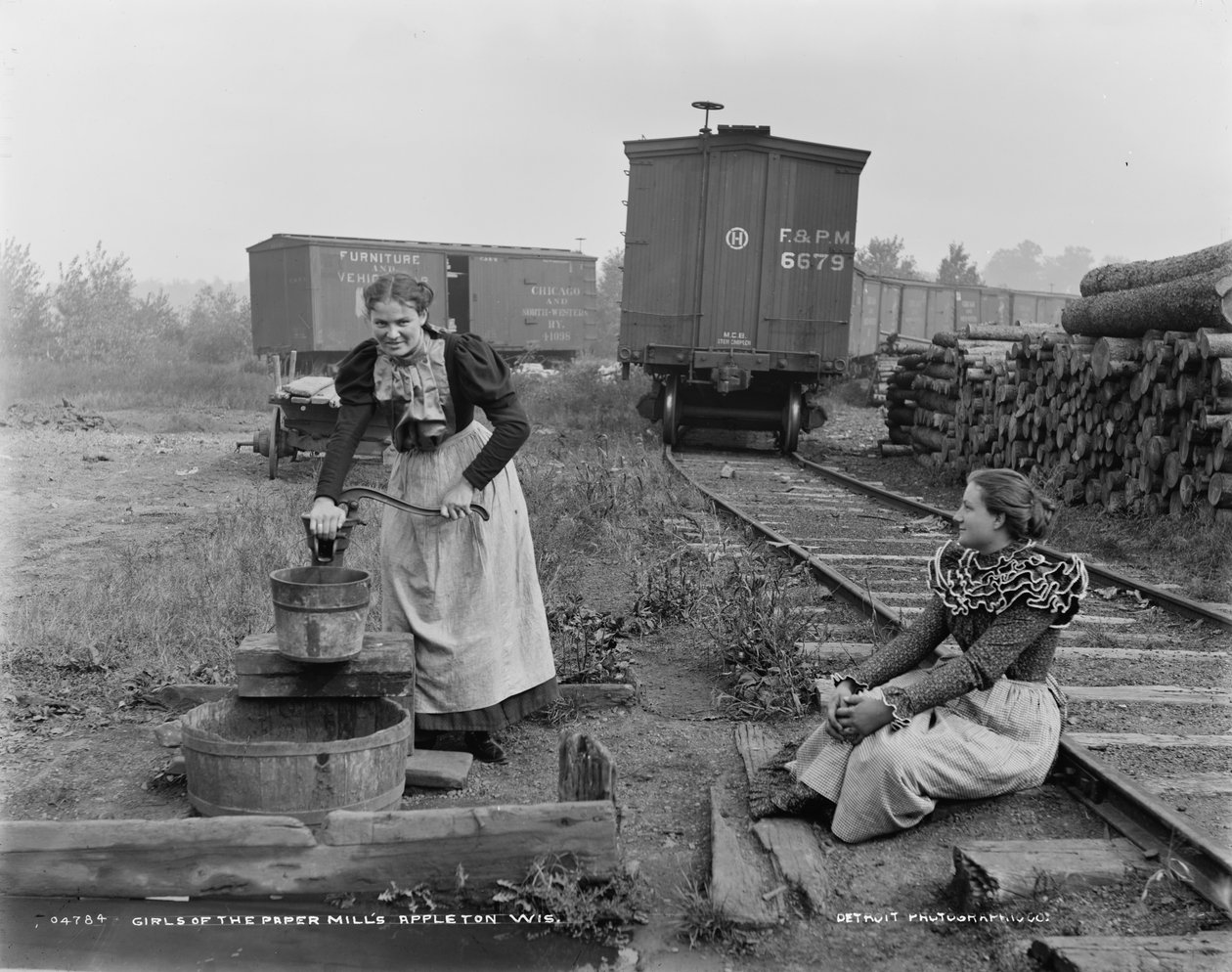 Dziewczyny z papierni, Appleton, Wisconsin, ok. 1880-99 autorstwa Detroit Publishing Co.