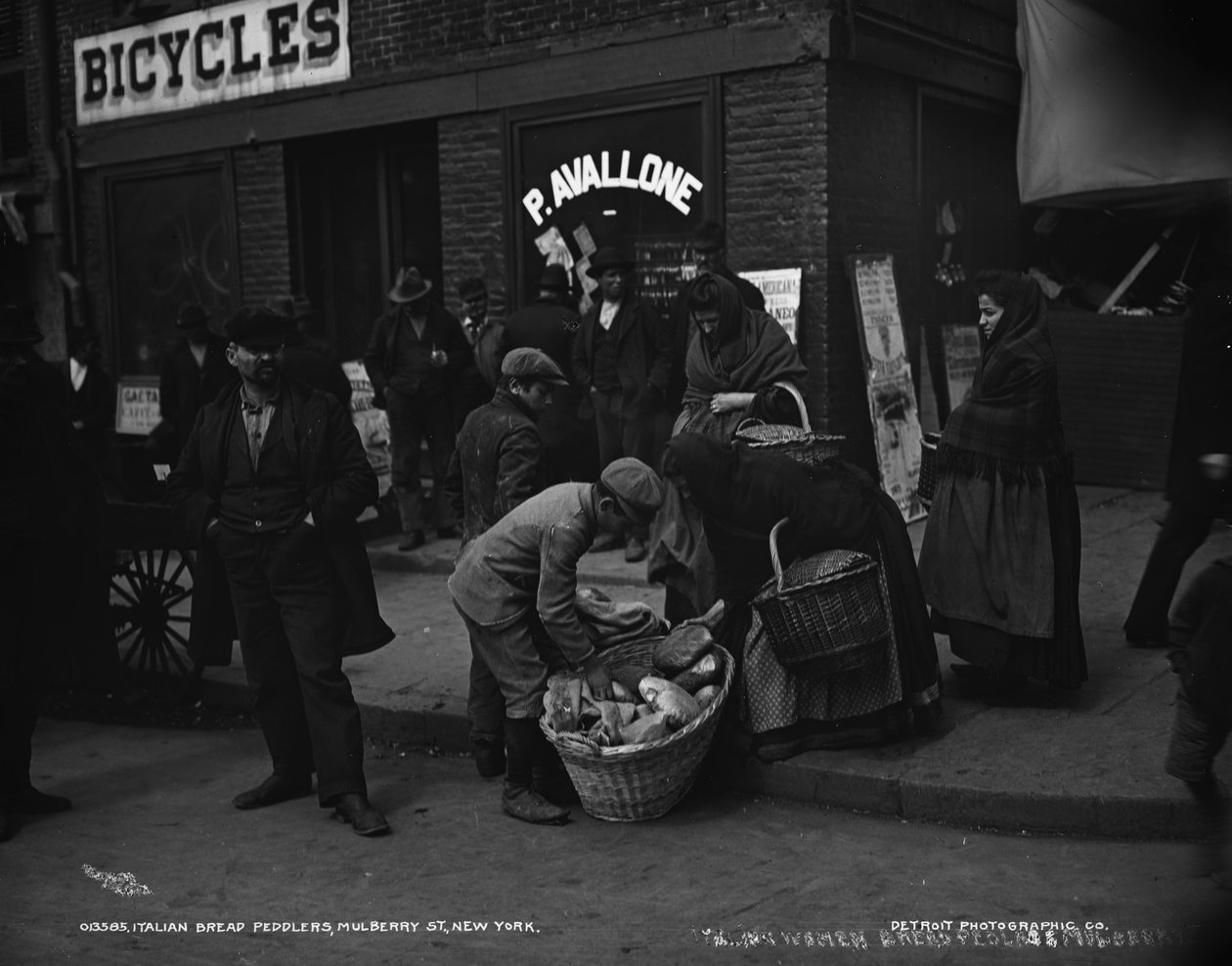 Sprzedawcy włoskiego chleba, Mulberry St., Nowy Jork, ok. 1900 autorstwa Detroit Publishing Co.