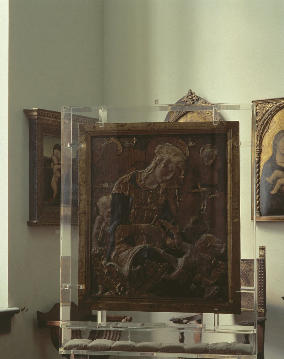 Madonna z Dzieciątkiem (tynk polichromowany, drewno, skóra, szkło) autorstwa Donatello