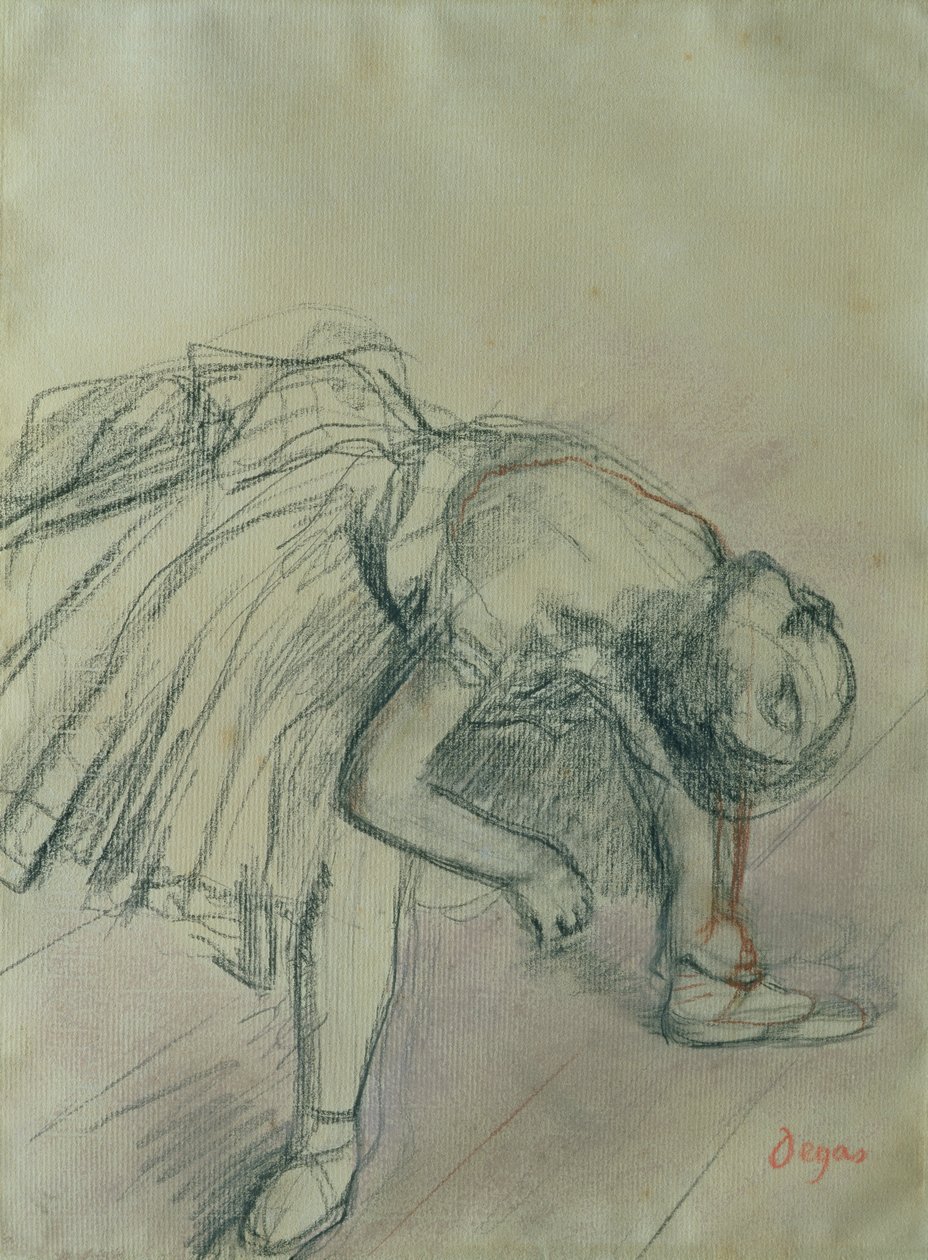 Tancerka naprawiająca pantofelek, ok. 1865 (węgiel na papierze) autorstwa Edgar Degas