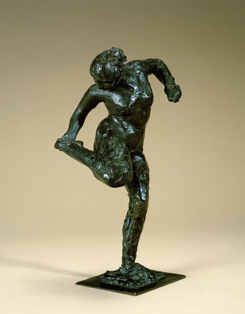 Tancerka trzymająca stopę, ok. 1900-10 (brąz) autorstwa Edgar Degas