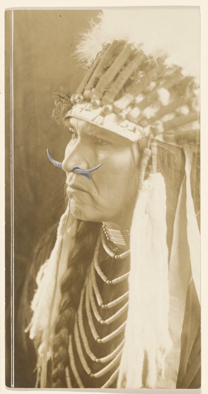 [Przekłuty nos] autorstwa Edward S. Curtis