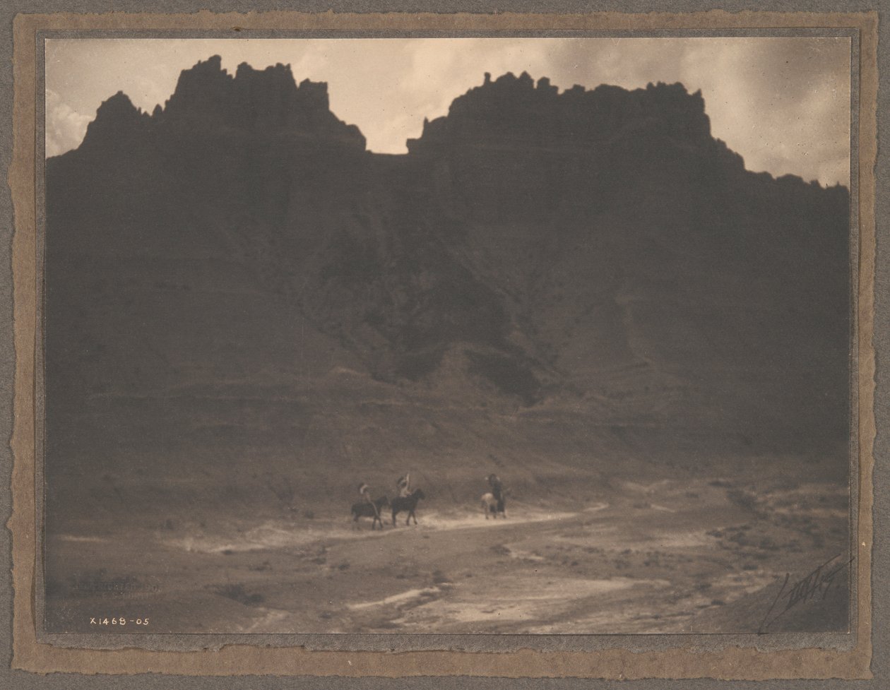W cieniu klifu autorstwa Edward S. Curtis