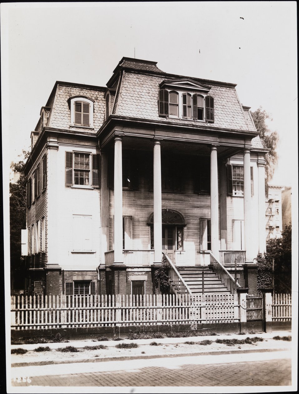Watt-Pinkney Mansion, 1913 (odbitka żelatynowo-srebrowa) autorstwa Edwin Levick