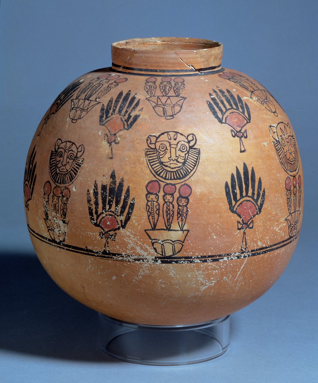 Słój zdobiony maskami lwów i bogini kobry na kwiatach lotosu, z grobowca 1090, Faras, Sudan, I-II w. n.e. (ceramika malowana) autorstwa Egyptian