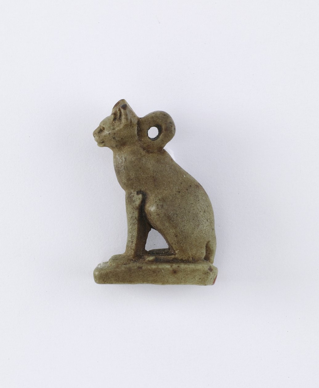 Siedzący kot, prawdopodobnie Epoka Późna lub Okres Saite, 664-525 pne (glina) autorstwa Egyptian