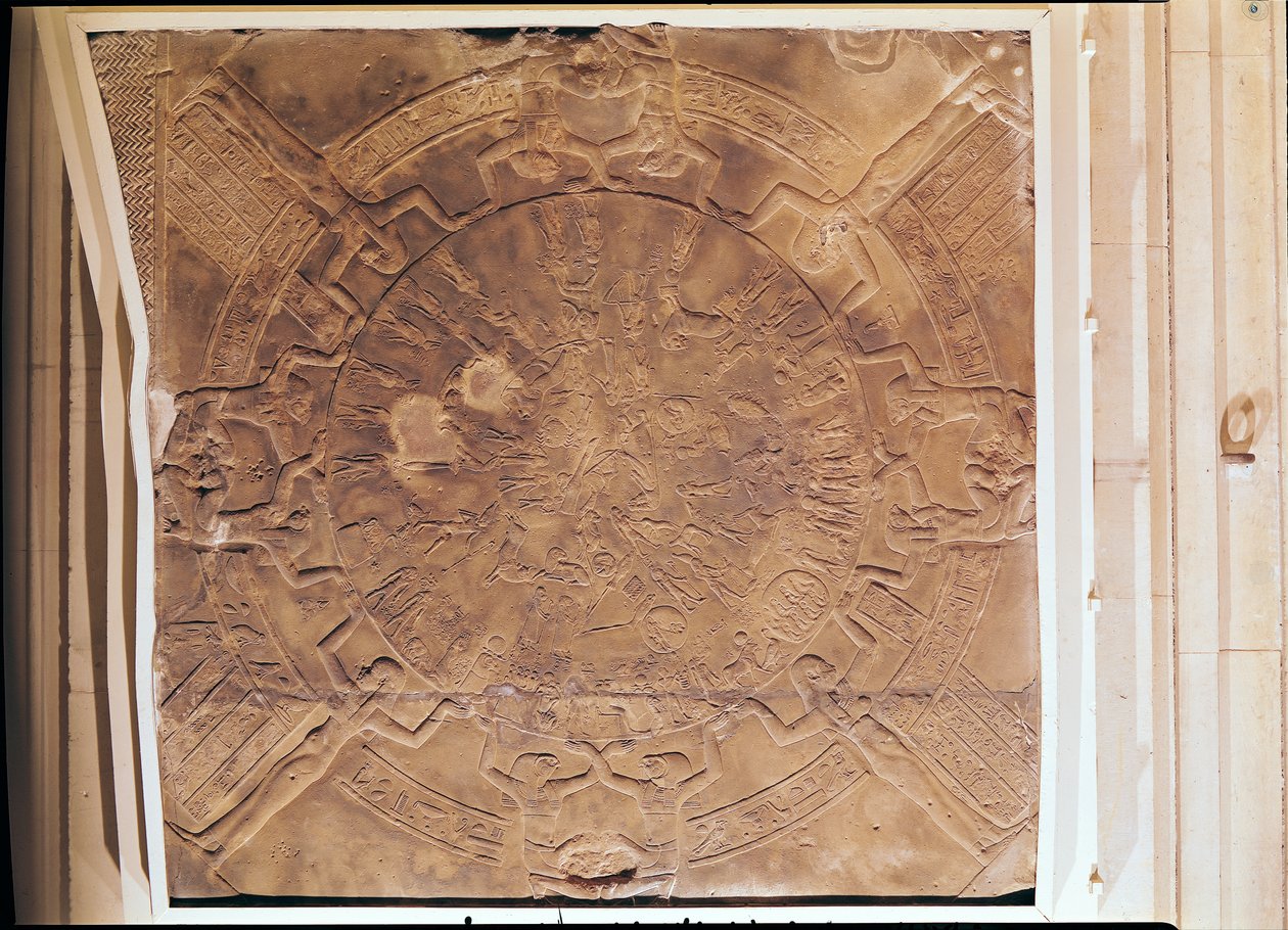 Zodiak Dendarah, z sufitu małej kaplicy (naos) w świątyni Hathor w Dendarah (piaskowiec) (patrz także 326926 szczegół) autorstwa Egyptian Ptolemaic Period