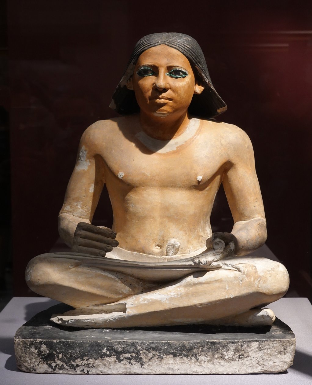 Przyczajony skryba, V dynastia (rzeźba) autorstwa Egyptian 5th Dynasty