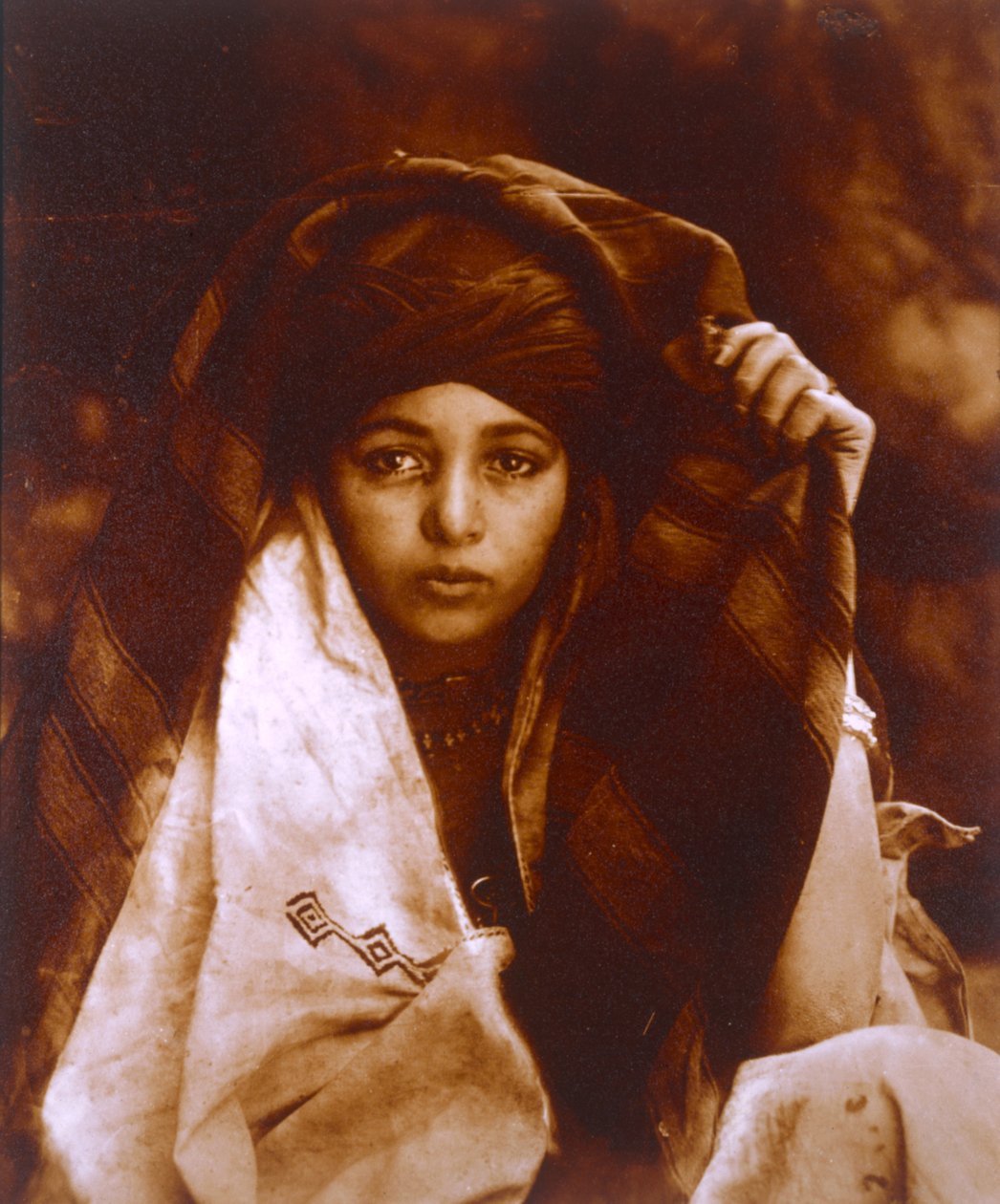 Kobieta z plemienia Kabylie, c.1890 (druk albumowy) autorstwa Emile Frechon
