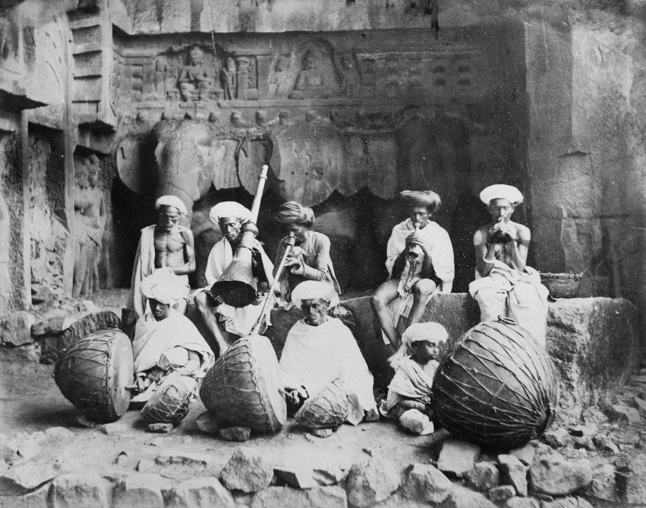 Zespół muzyków w jaskiniach Karla, ok. 1860-90 lat autorstwa English Photographer