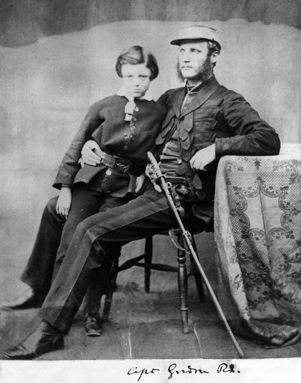 Kapitan Gordon RE, c.1855 autorstwa English Photographer