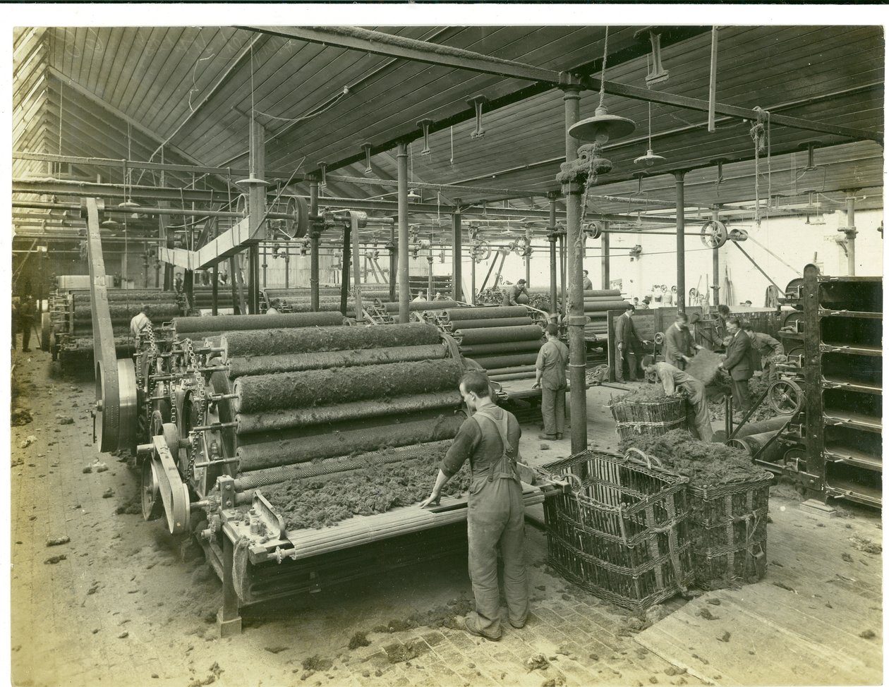 Carding room, młyn Long Medow, 1923 autorstwa English Photographer