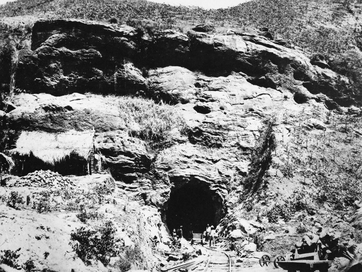 Budowa tunelu na linii kolejowej Colombo-Kandy, ok. 1860 r. autorstwa English Photographer