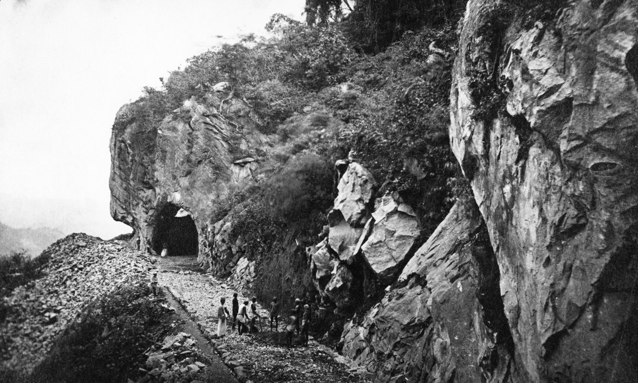 Budowa pochylni Kadugannawa, cejlońskie koleje rządowe, ok. 1865 r. autorstwa English Photographer