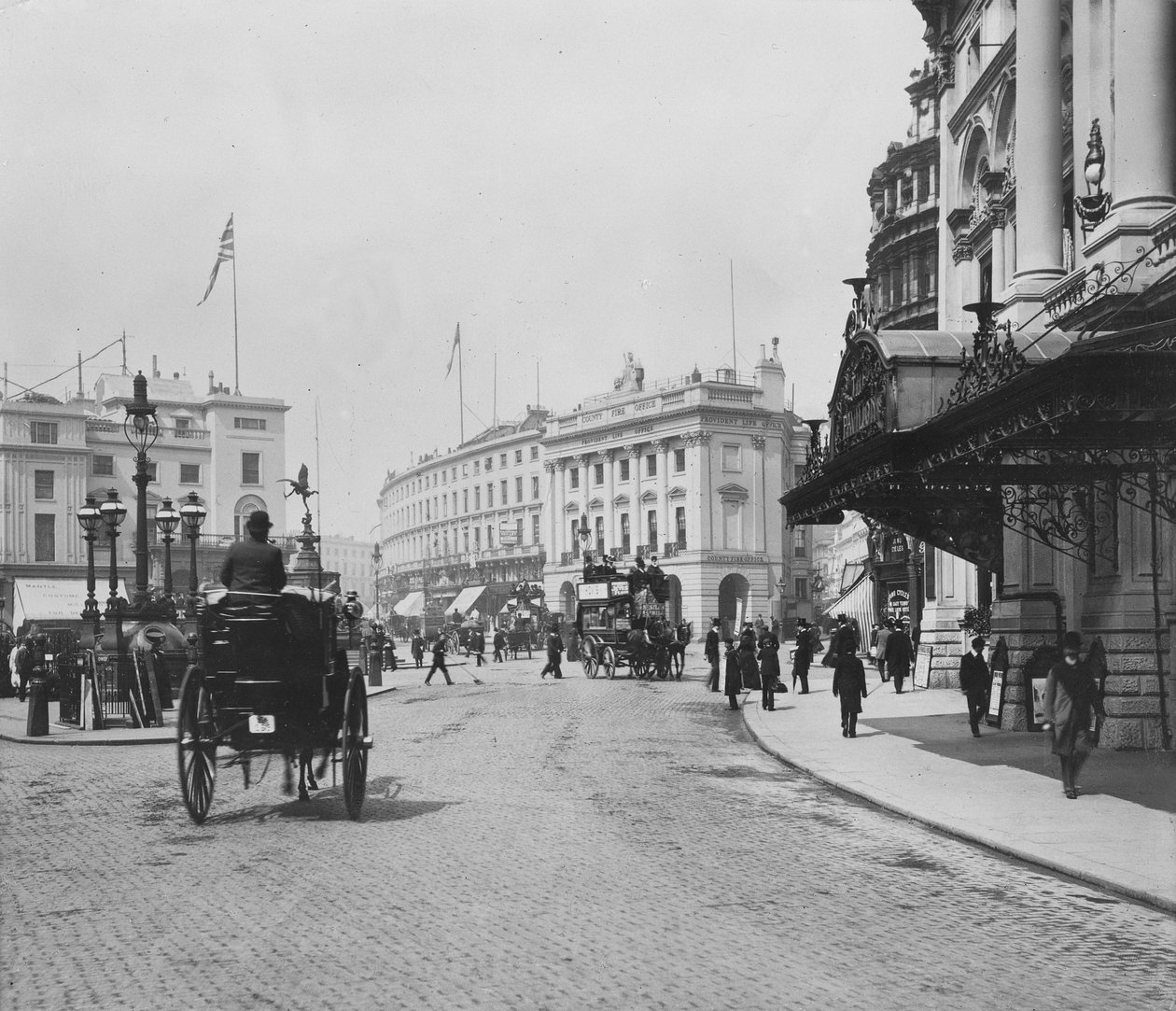 Piccadilly Circus autorstwa English Photographer