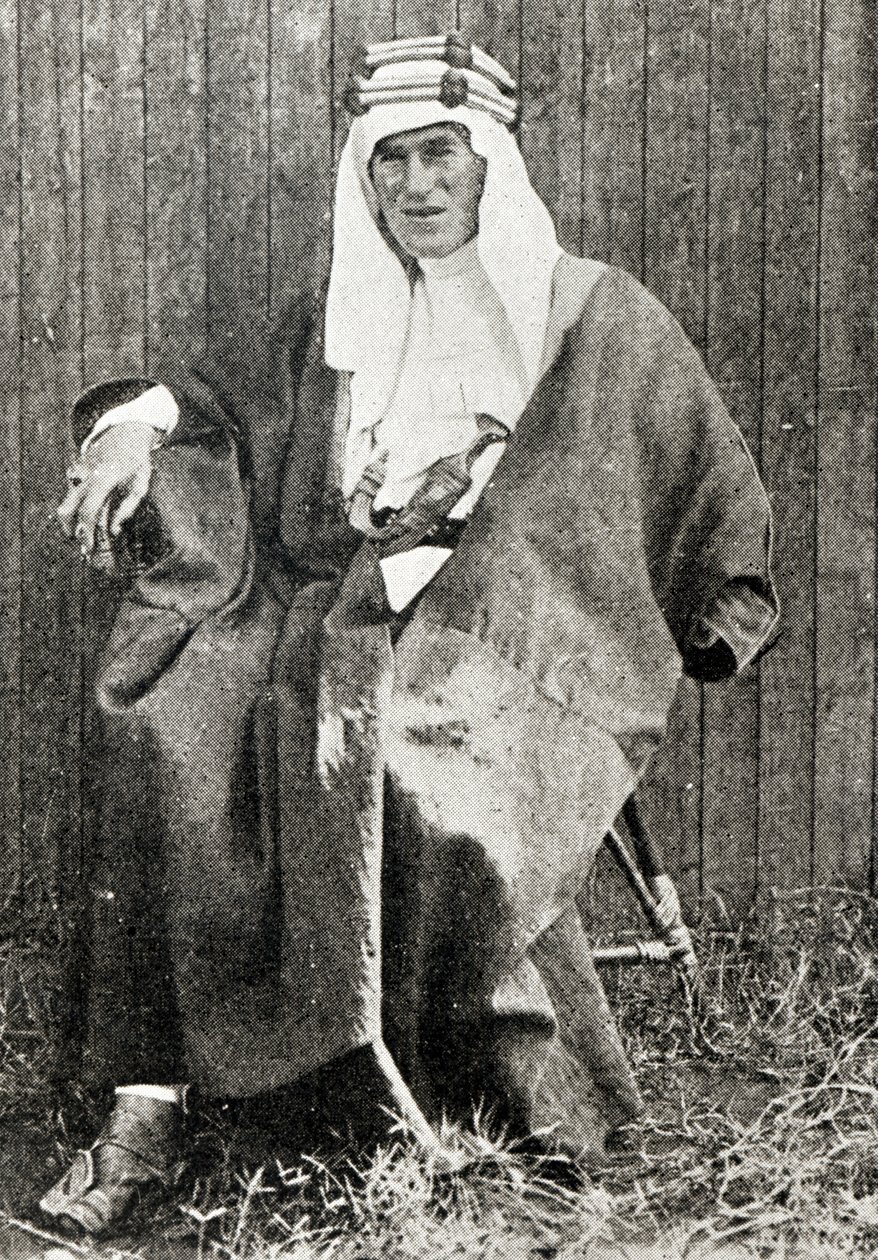 T. E. Lawrence w pełnym stroju arabskim, 1919 r. autorstwa English Photographer