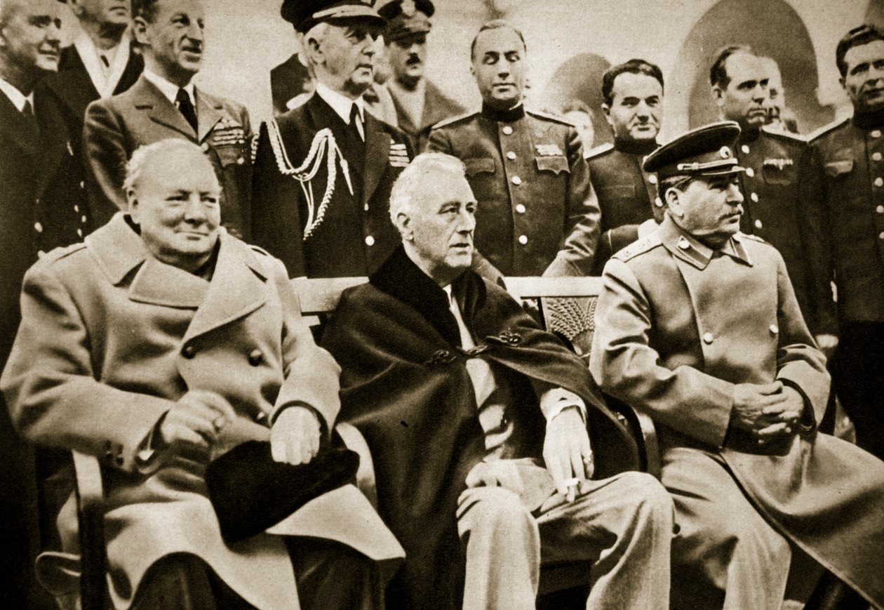 Wielka Trójka na konferencji w Jałcie. Premier Churchill, prezydent Roosevelt i generalissimus Stalin, luty 1945 r autorstwa English Photographer