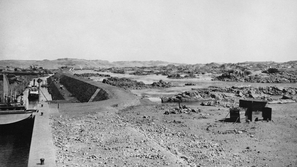 Zamki na tamie na Nilu, c.1904-05 autorstwa English Photographer