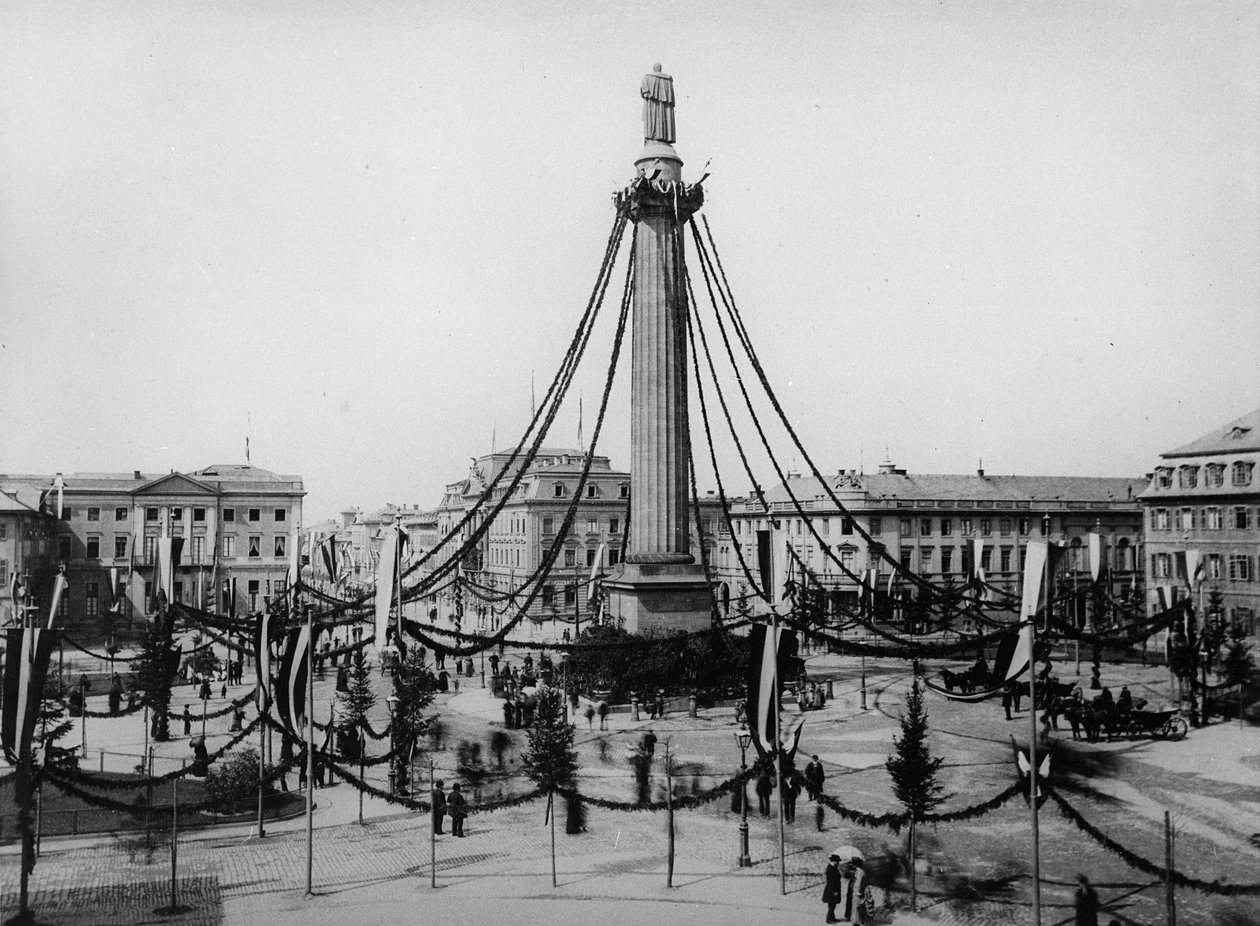 Luisenplatz, Darmstadt, 30 kwietnia 1884 r. autorstwa English Photographer