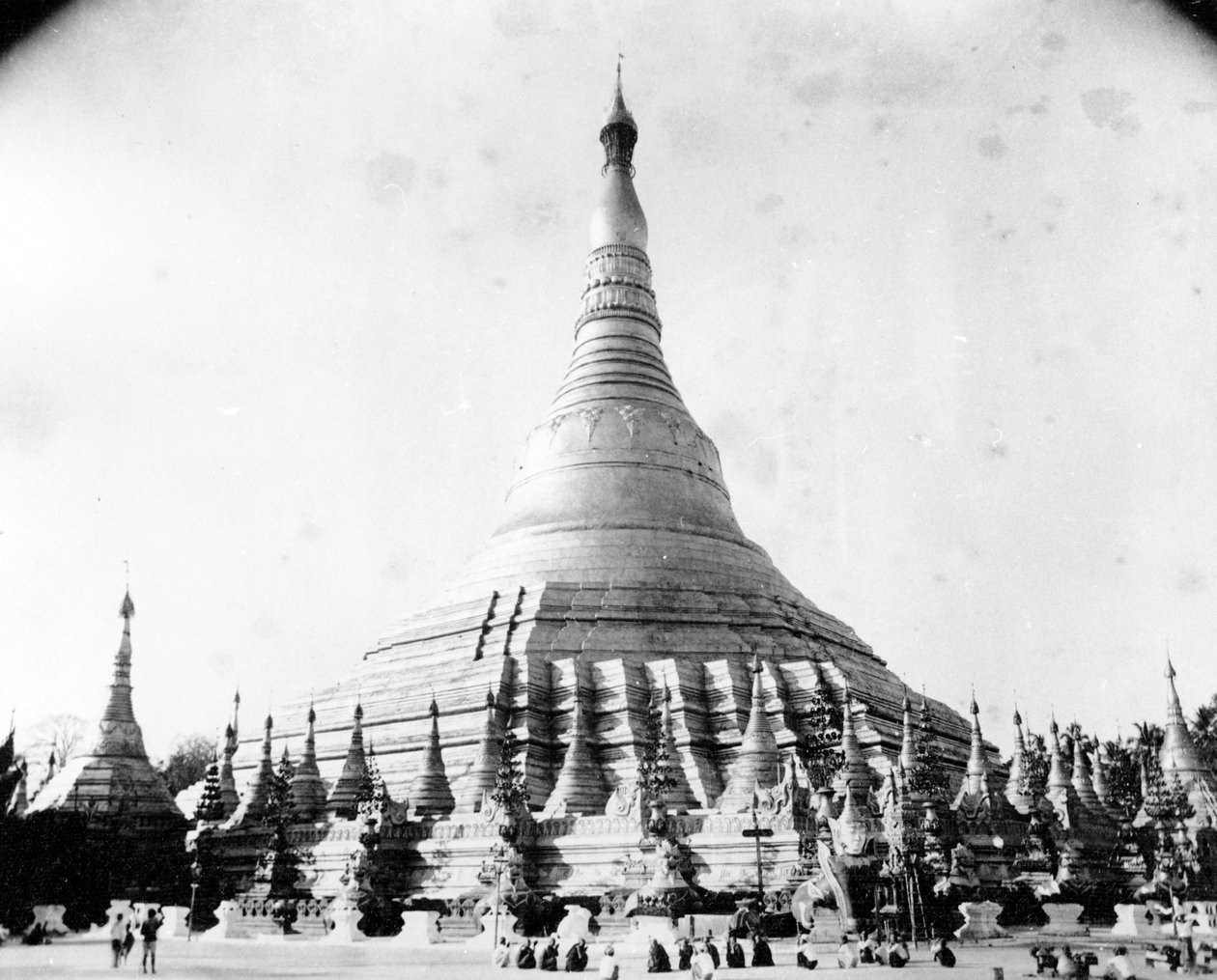 Pagoda Shwedagon w Rangunie, ok. 1886 r. autorstwa English Photographer