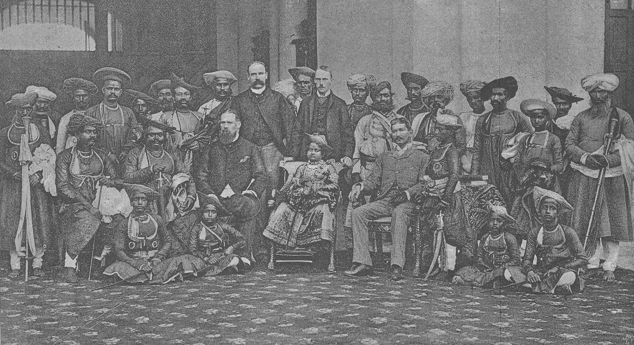 Młody maharadża z Gwalioru ze swoim opiekunem Sir Lepelem Griffinem i dworem, ok. 1886 r. autorstwa English Photographer