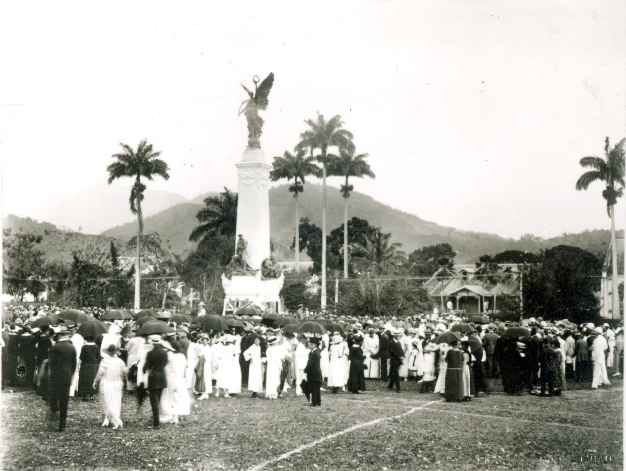 Odsłonięcie pomnika wojny, Port of Spain, Trynidad, 1920 autorstwa English Photographer